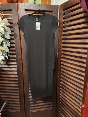 Forever 21 Black Ribbed Short-Sleeve Midi Dress